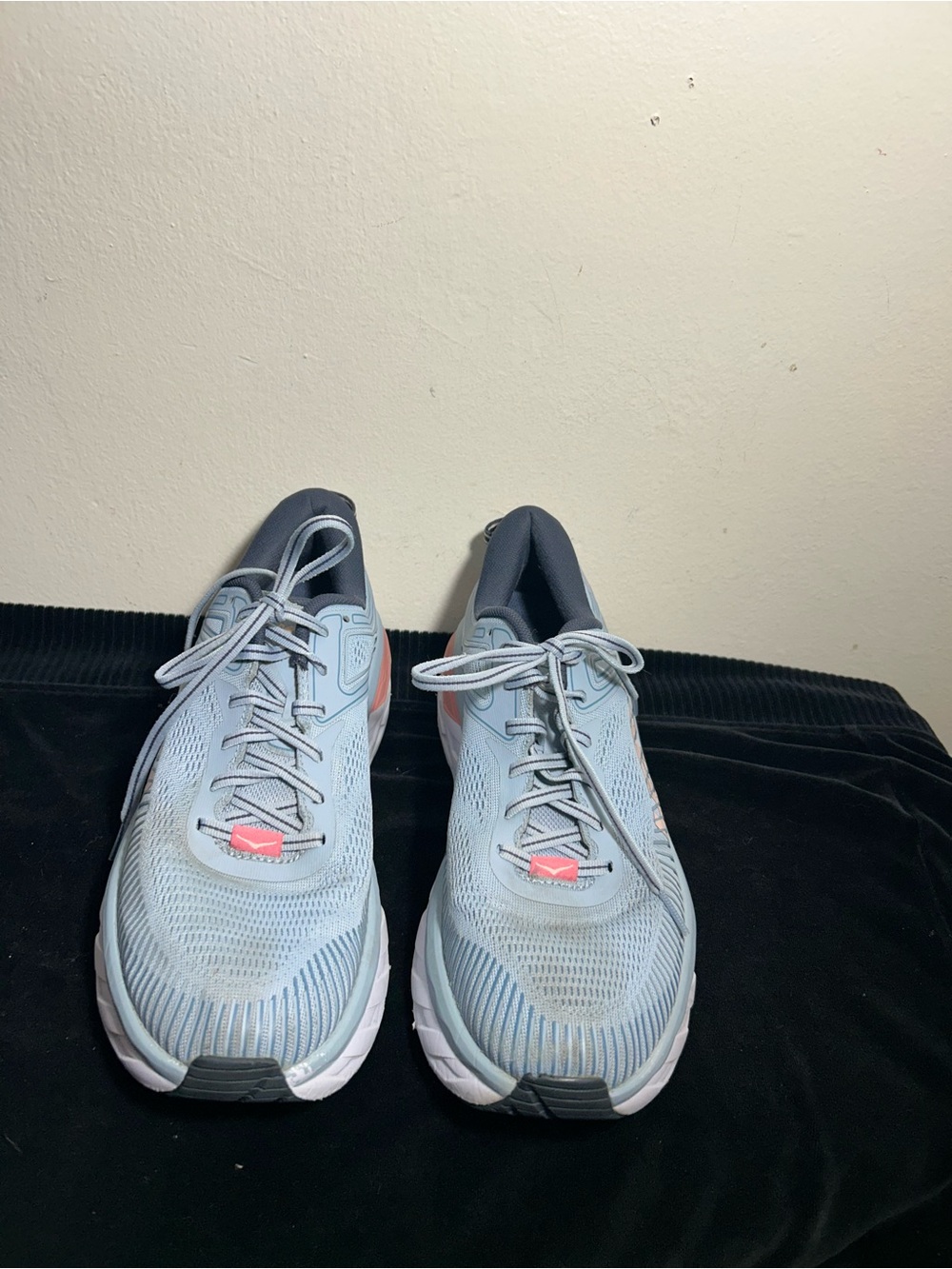 Hoka One Bondi 7 Light Blue Athletic Running Shoes with Coral Accents Sz 10.5